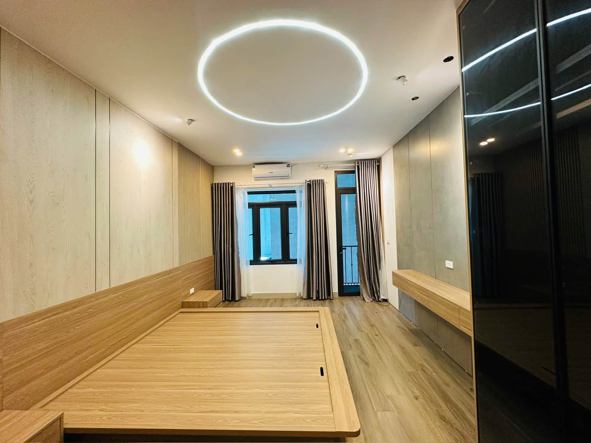 Bán Nhà Ngõ 38 Xuân La Tây Hồ 33m2 5 Tầng Đẹp Gần Phố